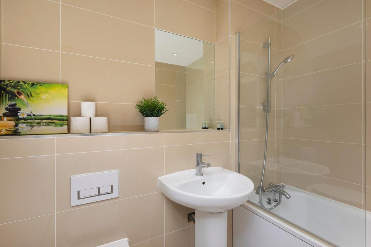 Skyvillion - 4 Bed Luxury Apartment With Balcony & Parking Enfield Luaran gambar
