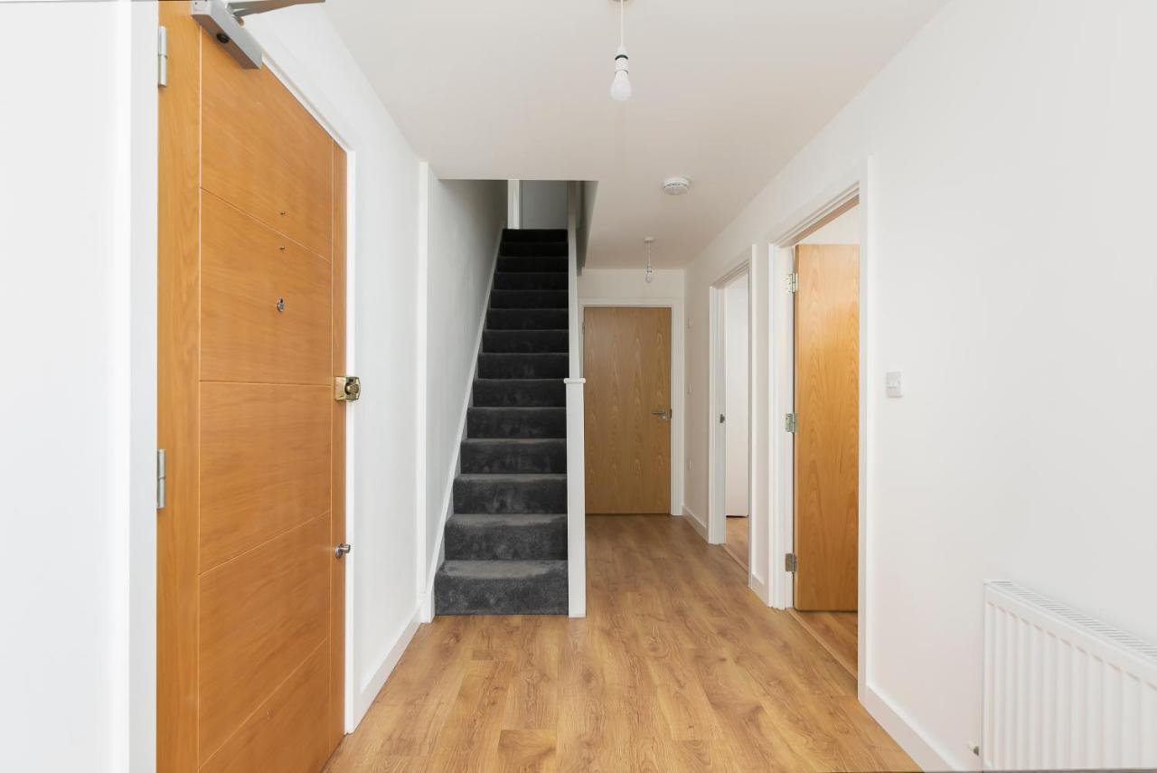 Skyvillion - 4 Bed Luxury Apartment With Balcony & Parking Enfield Luaran gambar