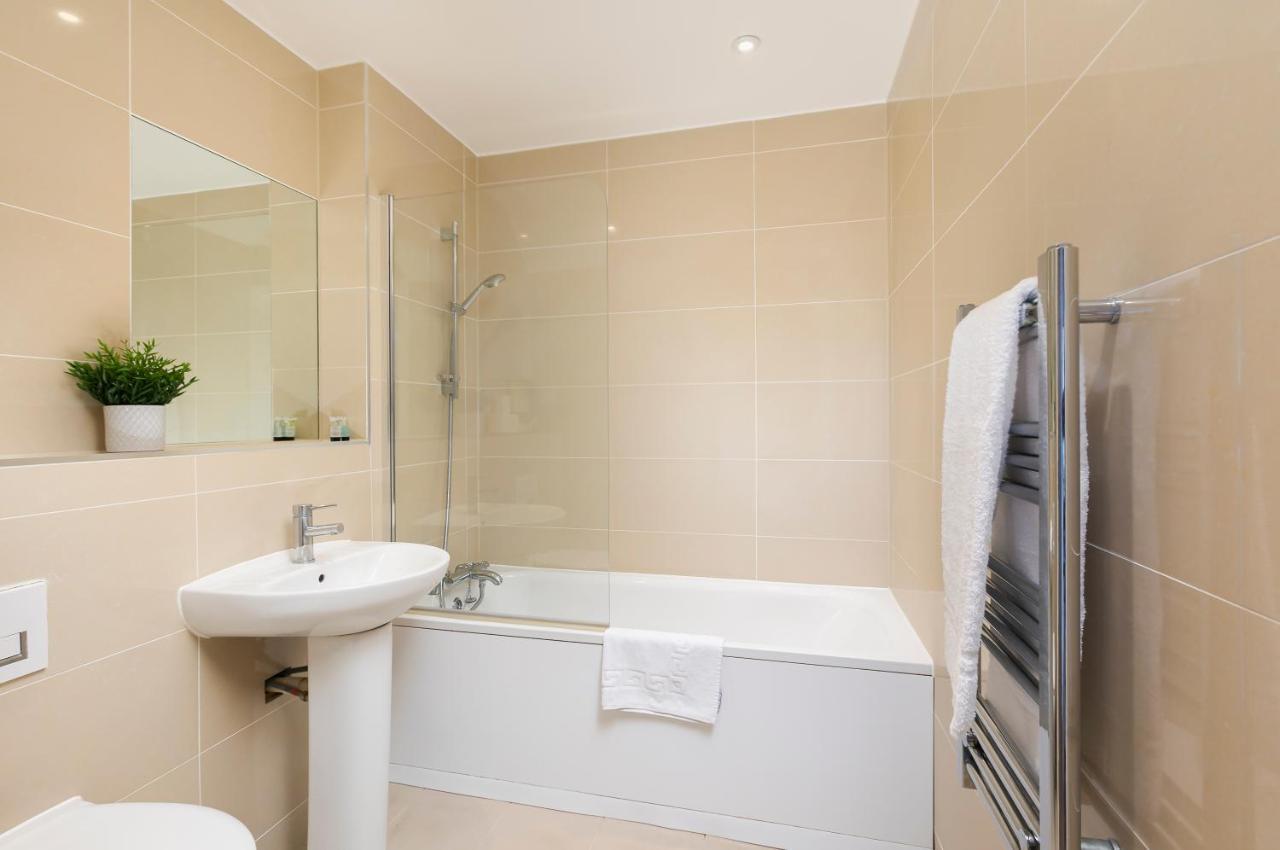 Skyvillion - 4 Bed Luxury Apartment With Balcony & Parking Enfield Luaran gambar
