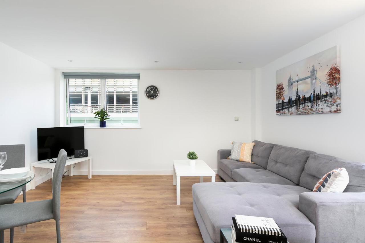 Skyvillion - 4 Bed Luxury Apartment With Balcony & Parking Enfield Luaran gambar