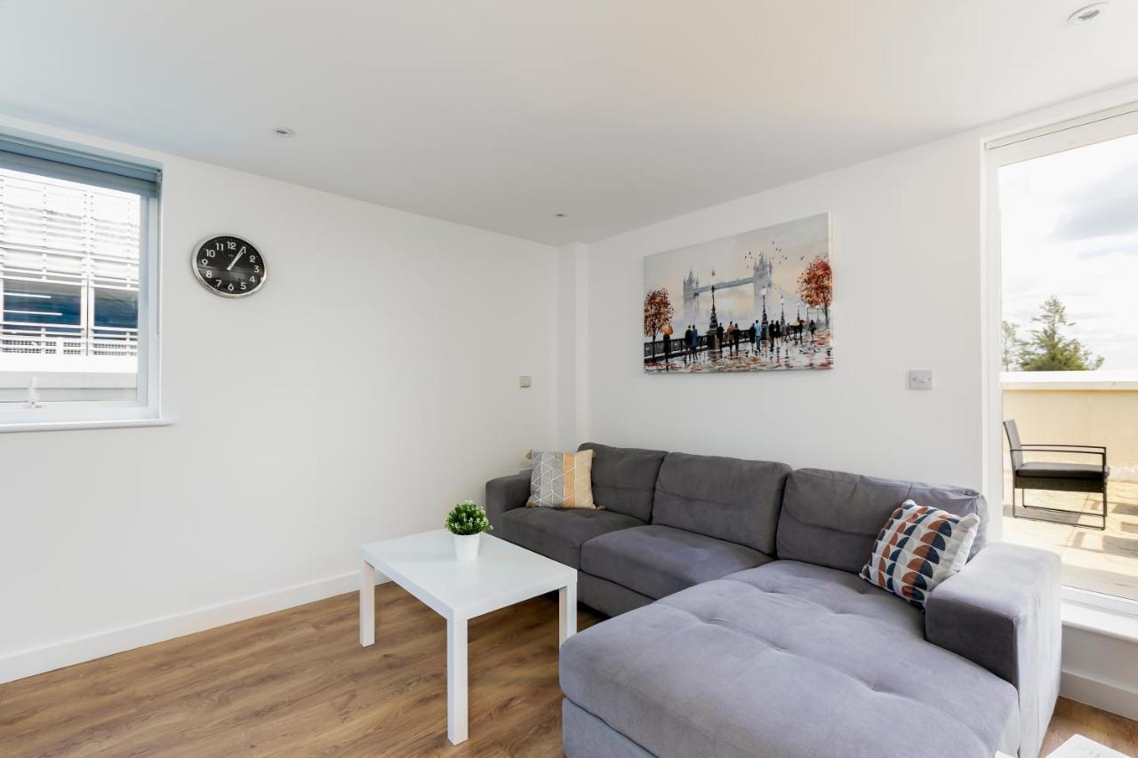 Skyvillion - 4 Bed Luxury Apartment With Balcony & Parking Enfield Luaran gambar